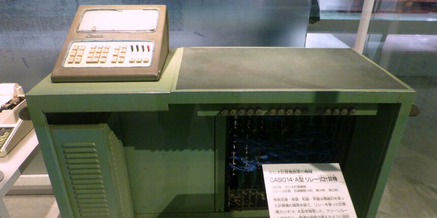 První plně elektronická kalkulačka s označením 14-A