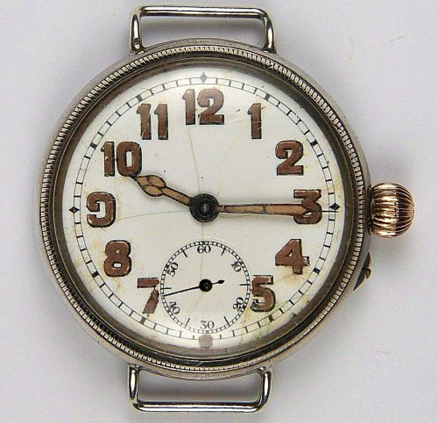 1914, Borgel trench hodinky s radioaktivní luminiscencí. Zdroj: https://www.vintagewatchstraps.com/