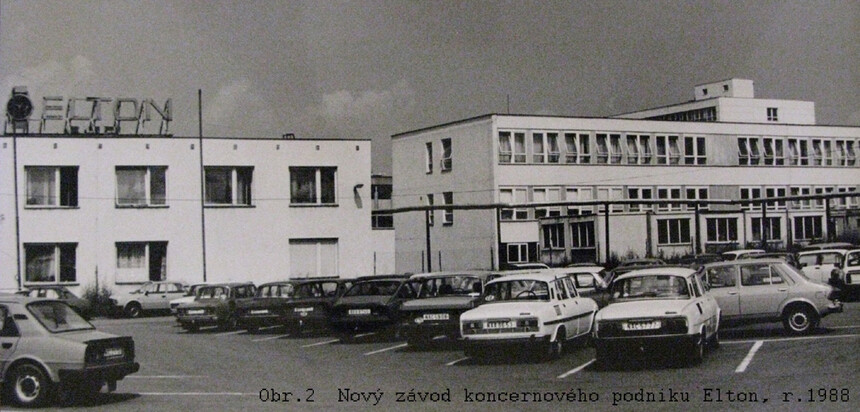 Názov závodu Elton vychádza zo zloženiny slov "elektrický" a "tón", zdroj: www.antik-hovorka.cz