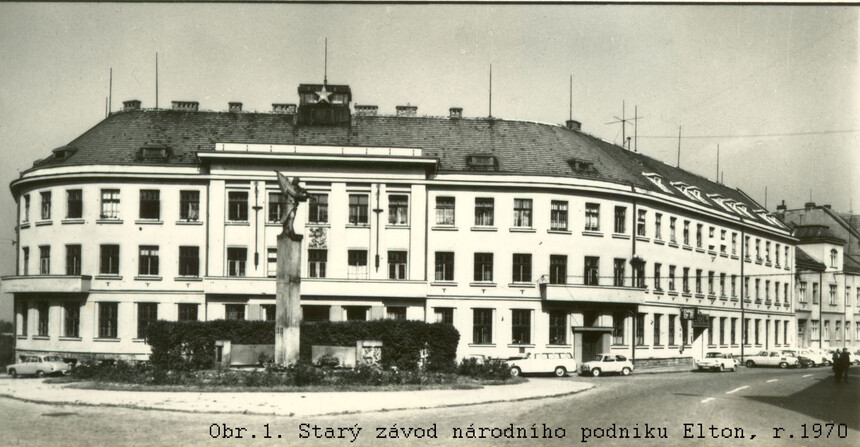Sídlo závodu Elton v budove bývalého okresného národného výboru, zdroj: www.antik-hovorka.cz