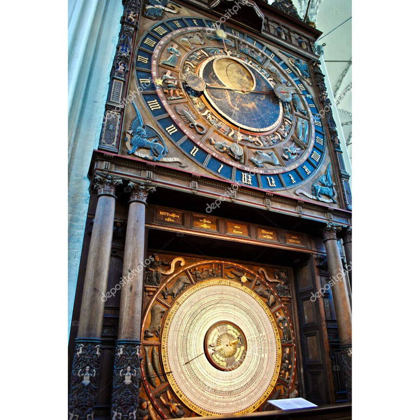 Orloj z 15. století v kostele Panny Marie v německém Rostocku. Zdroj: https://depositphotos.com/