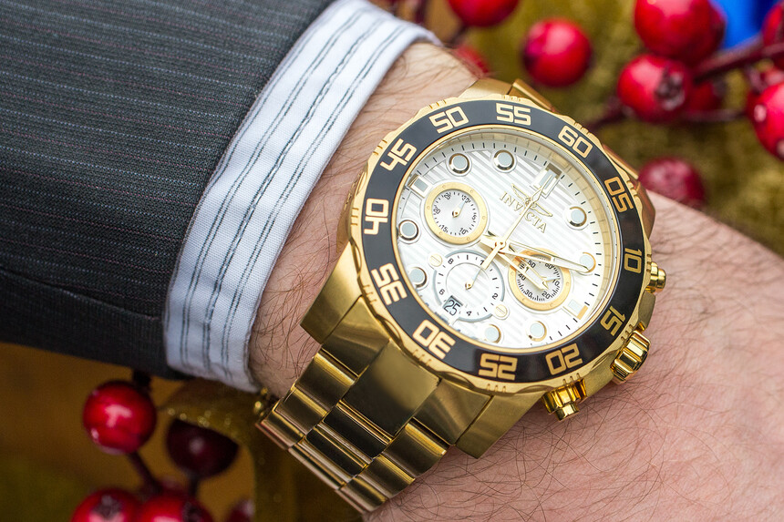 Chyba: K ležérnemu outfitu budú Invicty v poriadku, ale k saku? Sú príliš veľké a výrazné.