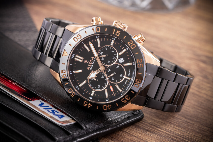 Festina Ceramic s čiernym puzdrom a oceľovým náramkom.