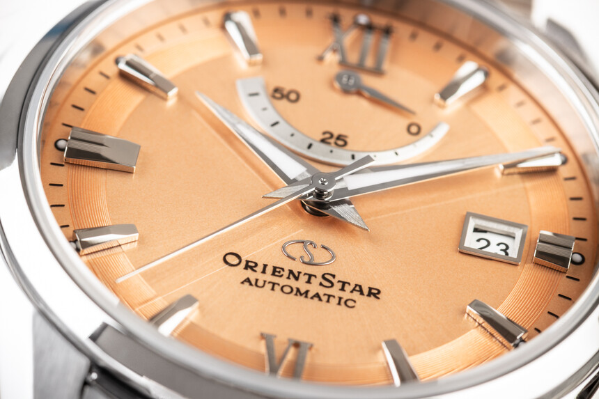 Orient Star Contemporary v lososovém odstínu číselníku.