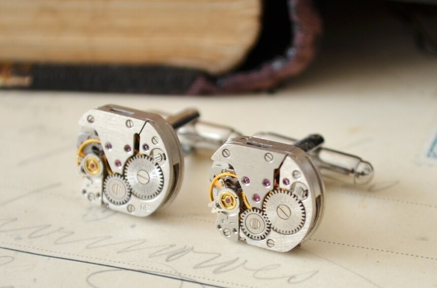 Manžetové gombíky zo starých hodinkových strojčekov. Foto: sperkyzhodinek.cz