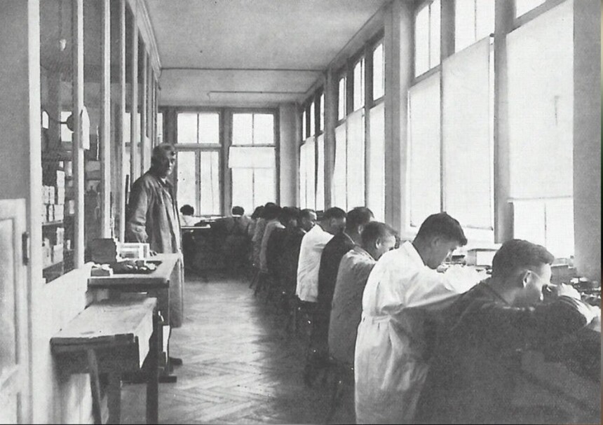 Zaměstnanci značky Fortis při práci. Zdroj: www.fortis-swiss.com