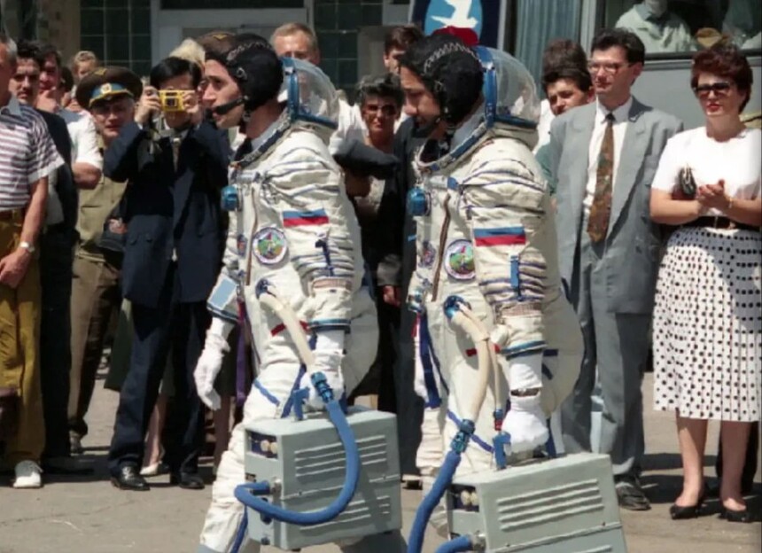 Kosmonauti před začátkem mise. Zdroj: www.fortis-swiss.com