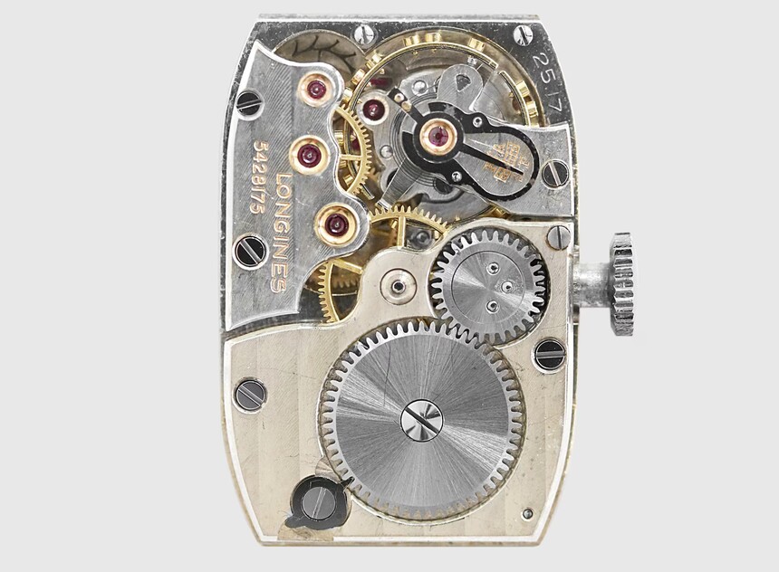 Longines caliber 28.17 patril medzi spoľahlivú voľbu v hranatých hodinkách 30. rokov minulého storočia. Zdroj: Longines