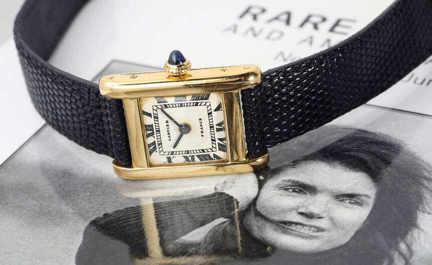 Jackie Kennedy bola často fotená s Cartier Tank.