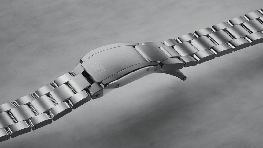 Lift spona sa odpína rovnakým spôsobom, ako napríklad spona na bezpečnostnom páse v lietadle.