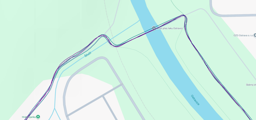 Modrá – Coros Pace 4, fialová – Polar Verity Sense.