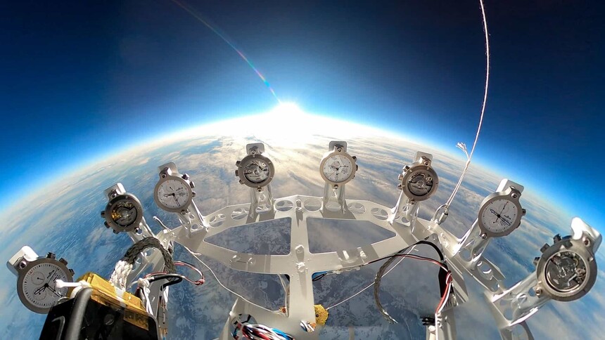 Stratosférický balón, na ktorom hodinky cestovali do stratosféry. Zdroj: www.wornandwound.com