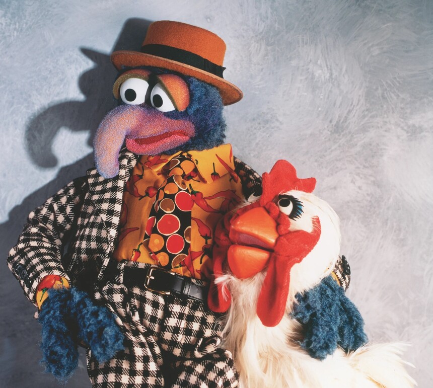 Gonzo a jeho priateľka sliepka.
