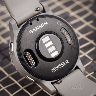Garmin Vívoactive 4S Silver/Gray Band
