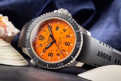 Traser P67 SuperSub Orange na pryžovém řemenu