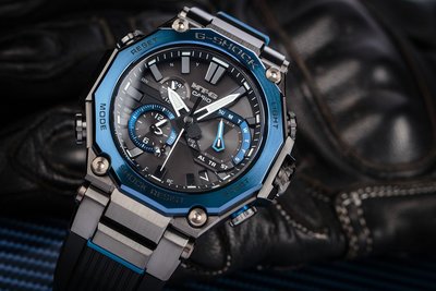 Casio G-Shock MT-G Dual Core Guard Carbon Monocoque MTG-B2000B-1A2ER