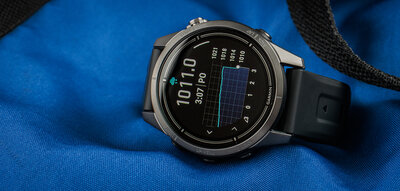 Garmin Epix Pro (Gen 2) Sapphire 42mm Carbon Gray DLC Titanium / Black Silicone Band