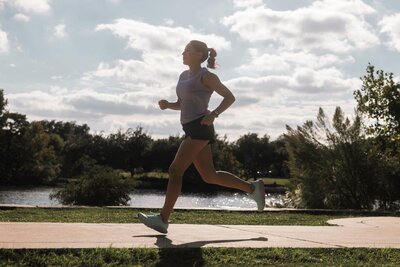 Garmin Forerunner 165 Music, čierna/sivá