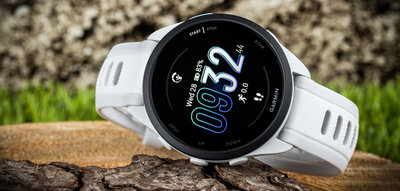 Garmin Forerunner 165 Music, hmlistá sivá/biela