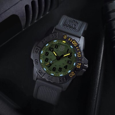 Luminox Navy SEAL XS.3517.NSF.SET Foundation (+ náhradný remienok)