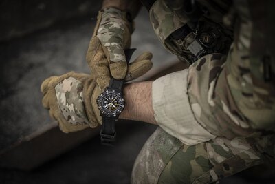 Luminox Navy Seal XL.8825.H.SET.1 (+ náhradný remienok)