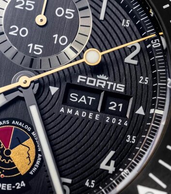 Fortis Novonaut N-42 Automatic Chronograph Amadee-24 F2040016 (+ náhradní řemínek) Limited Edition 100pcs