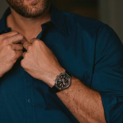 Bulova Curv Quartz 96K117 (+ náhradný remienok)