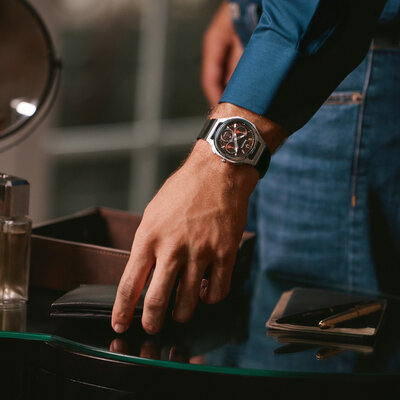 Bulova Curv Quartz 96K117 (+ náhradný remienok)