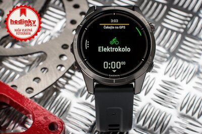 Garmin Epix Pro (Gen 2) Sapphire 42mm Carbon Gray DLC Titanium / Black Silicone Band