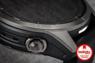 Garmin Epix Pro (Gen 2) Sapphire 42mm Carbon Gray DLC Titanium / Black Silicone Band