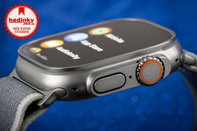 Apple Watch Ultra 2 GPS + Cellular, 49mm Titanium Case / Green/Grey Trail Loop-S/M