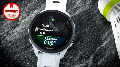 Garmin Forerunner 165 Music, hmlistá sivá/biela