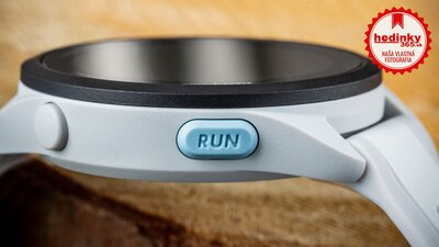 Garmin Forerunner 165 Music, hmlistá sivá/biela