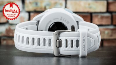 Garmin Forerunner 165 Music, hmlistá sivá/biela