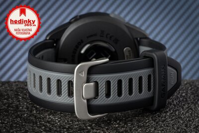 Garmin Forerunner 165, čierna/sivá