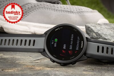 Garmin Forerunner 165, čierna/sivá